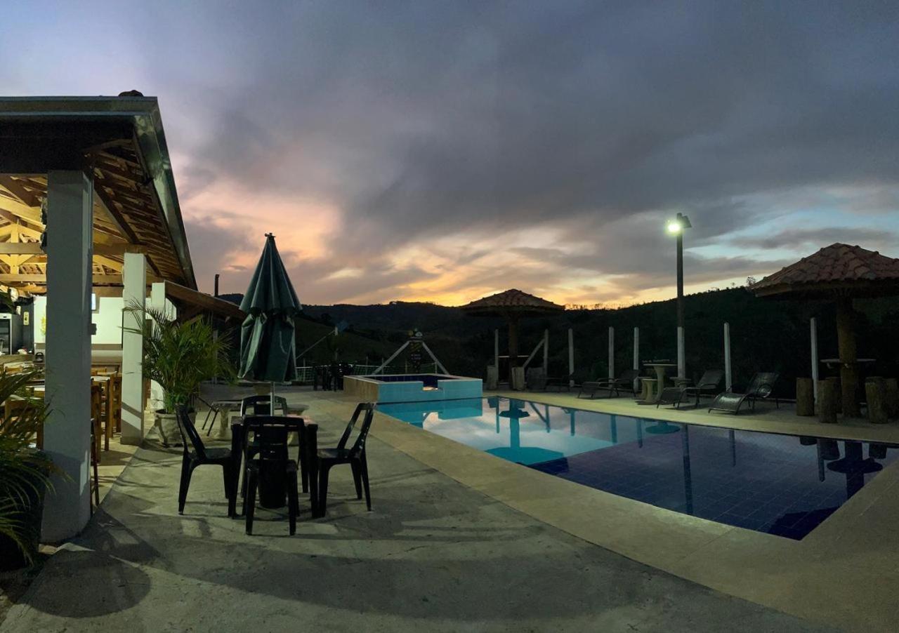 Pousada Irmaos Oliveira Lindoia ภายนอก รูปภาพ
